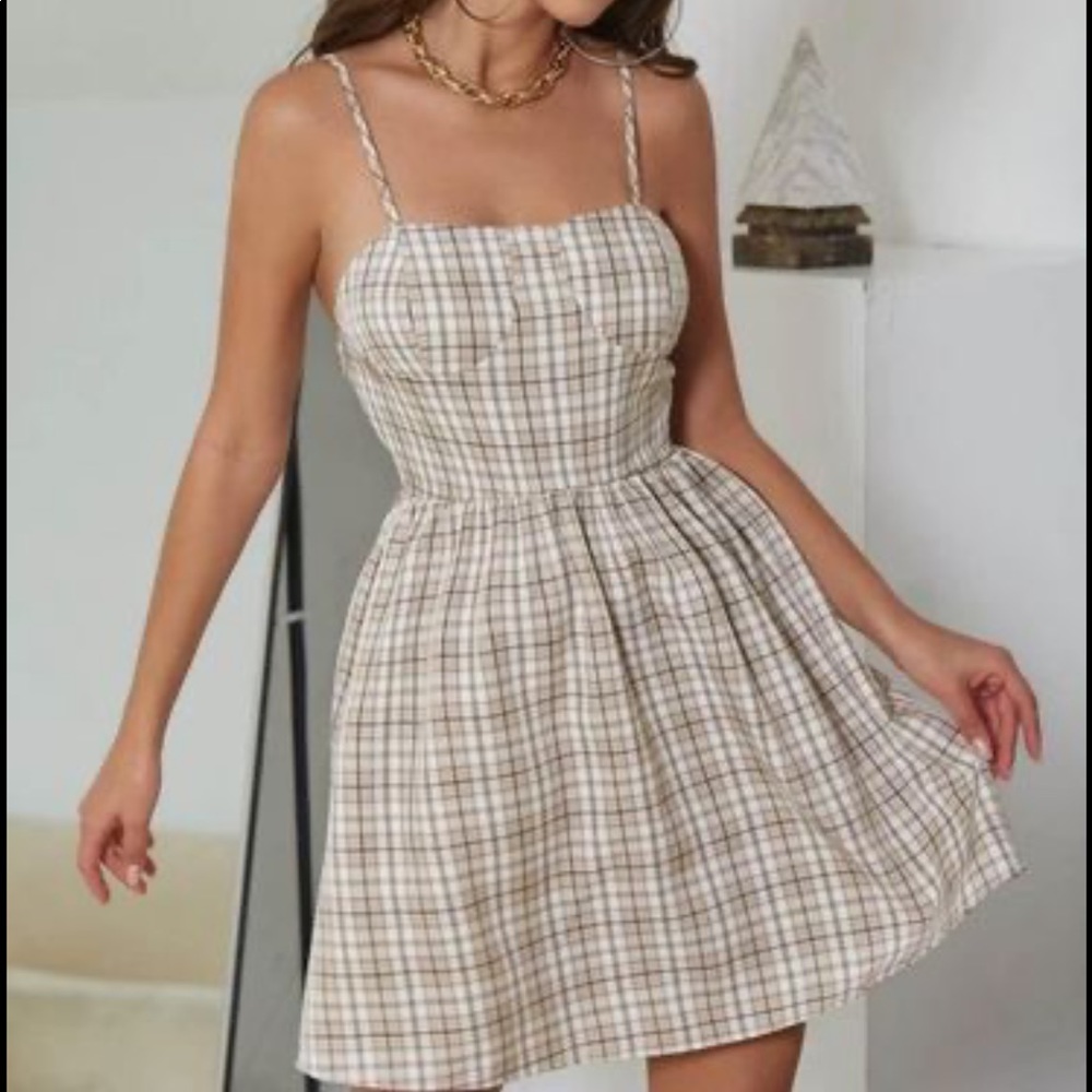 Plaid cami dress. Color: beige.